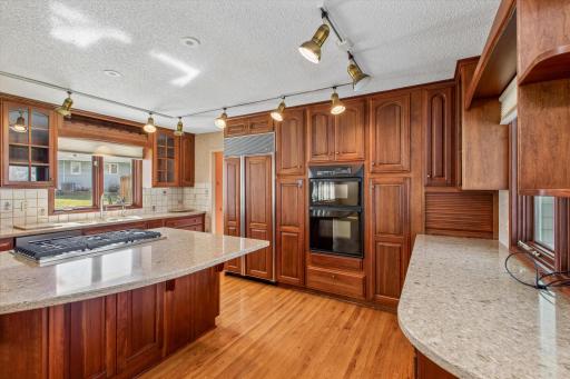 2201 Tamarack Lane, Burnsville, MN 55337