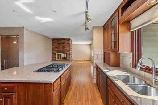 2201 Tamarack Lane, Burnsville, MN 55337