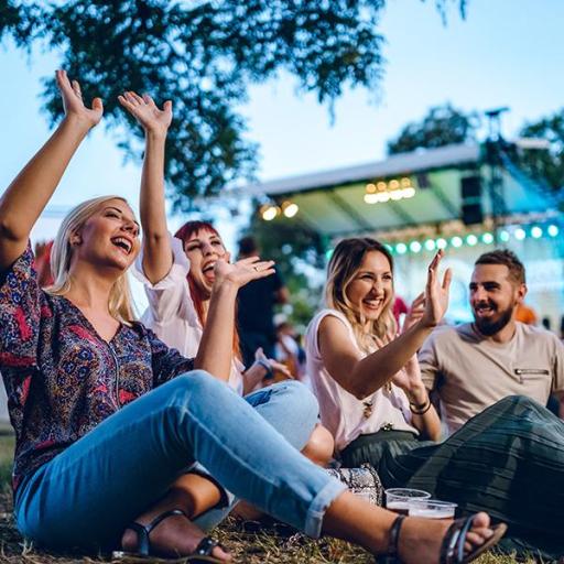 Riverwalk is where dreams are made! Fall in love with the community pool, clubhouse, miles of walking trails, parks, & the Mississippi river just down the street with Cloquet Overlook Park. It's a beautiful blend of city & nature! Slice of Paradise!
