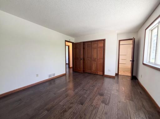 18817 Kenwood Trail, Lakeville, MN 55044