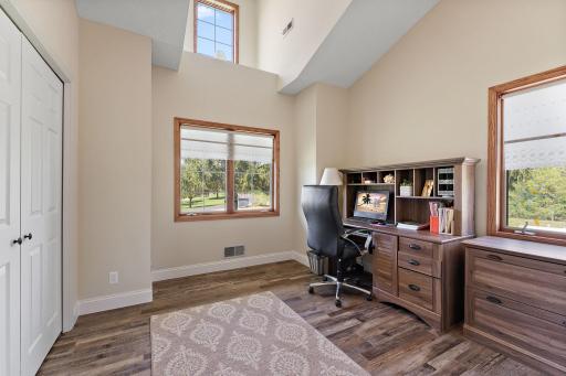 Study and bedroom with spectacular views!