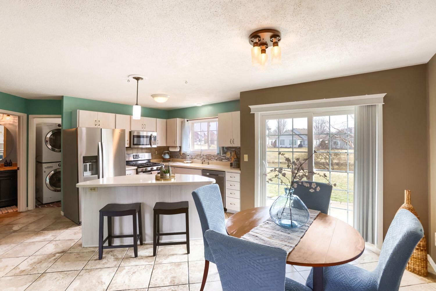 Breakfast bar and dining!