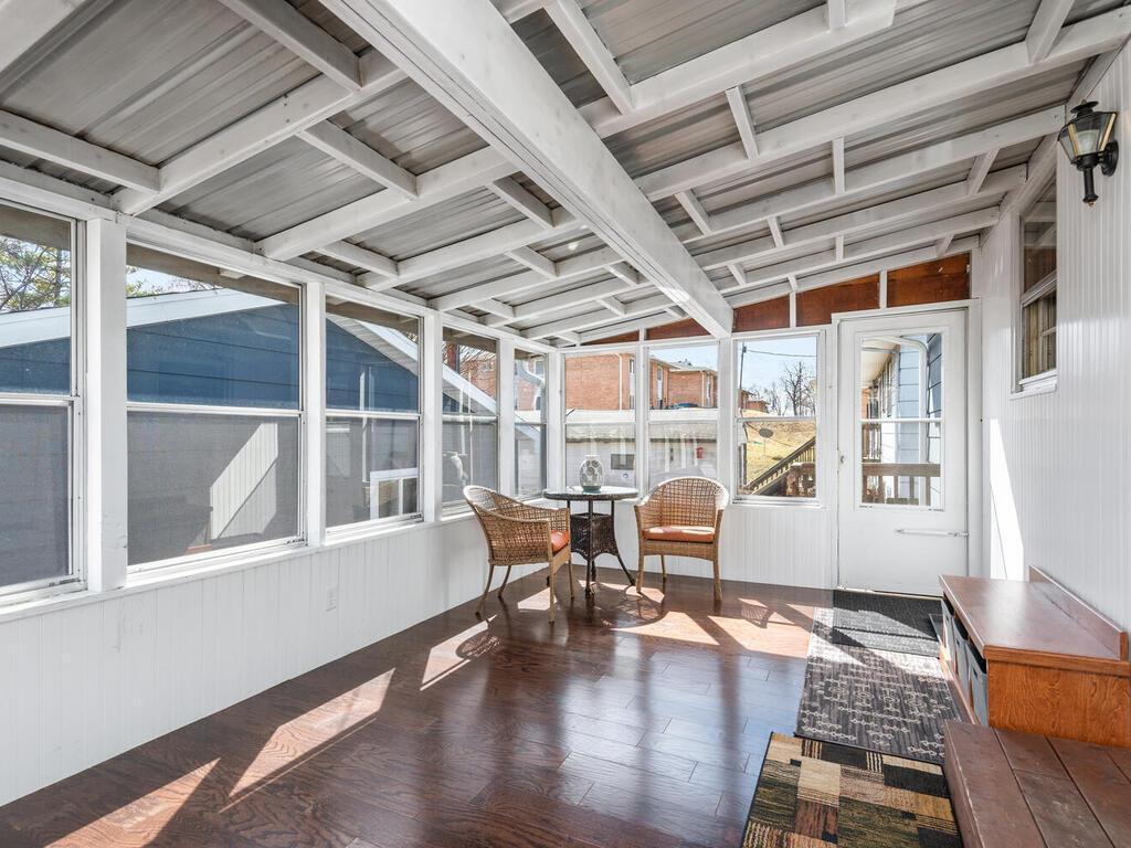 3 season porch for relaxing evenings