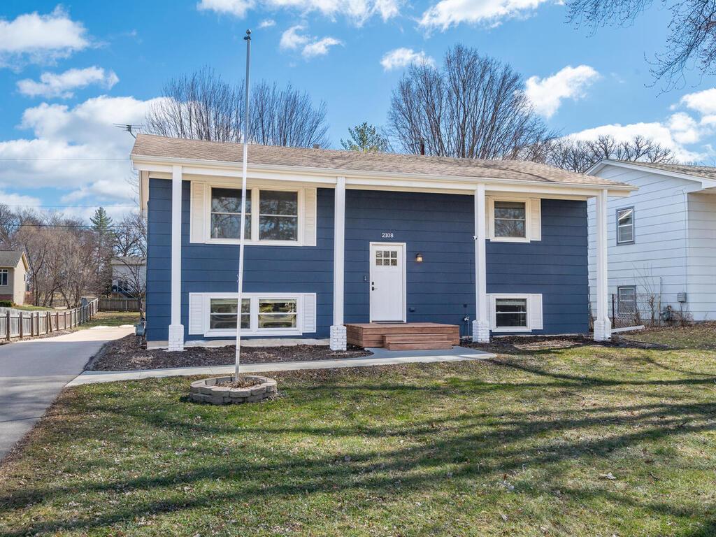 2108 Belmont Ln Mound MN 55364 USA-001-028-Belmont LnMound1-MLS_Size.jpg