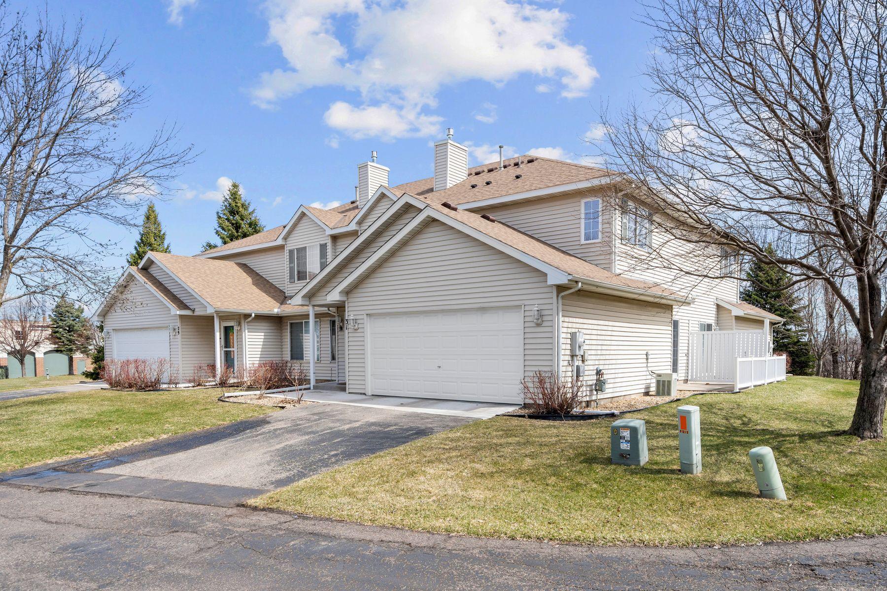 Corner unit with only one shared neighbor wall