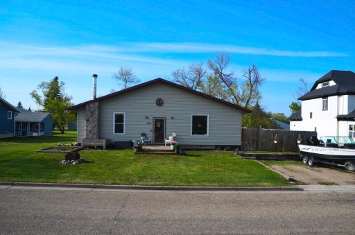 605 Ingalls Avenue, Hope, ND 58046