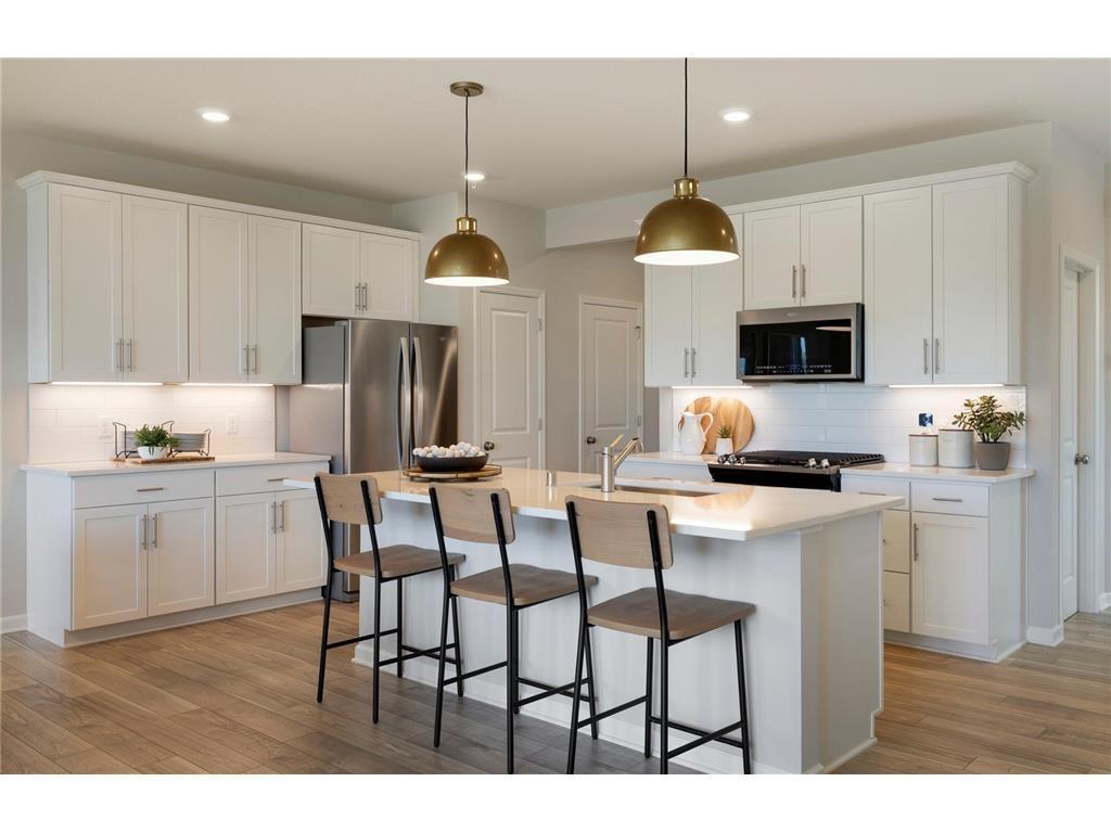 Large Quartz center island with plenty of seating.