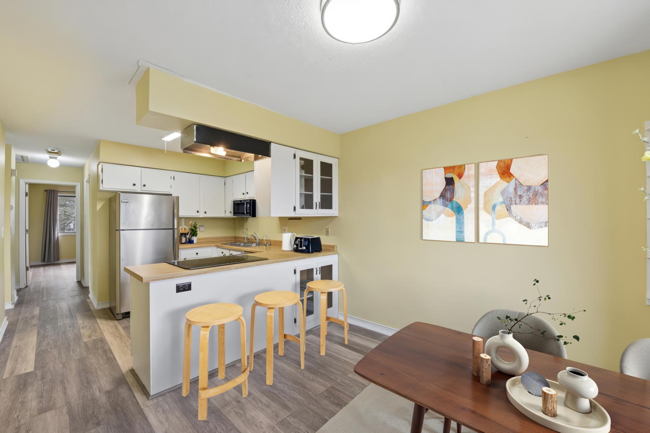 28_6890 grenwich ln - kitchen.jpeg