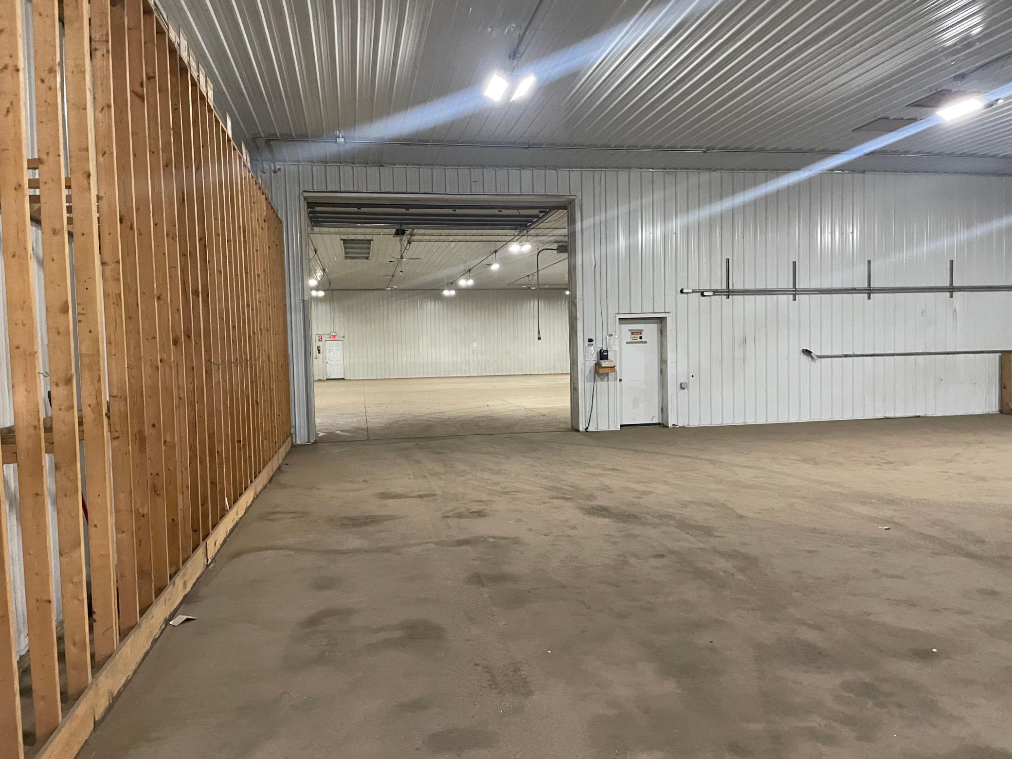 First warehouse with 14 ft door