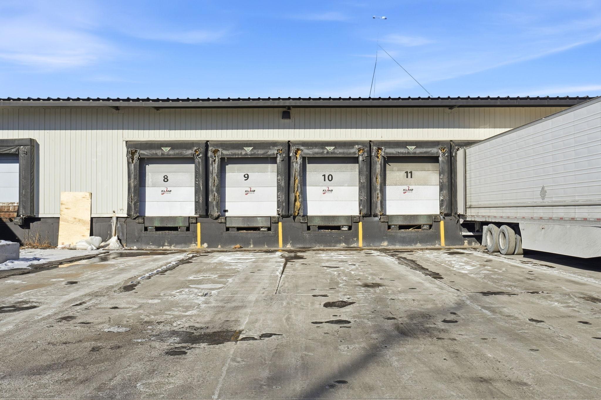 7-web-or-mls-8201 Hickory St NE-7.jpg