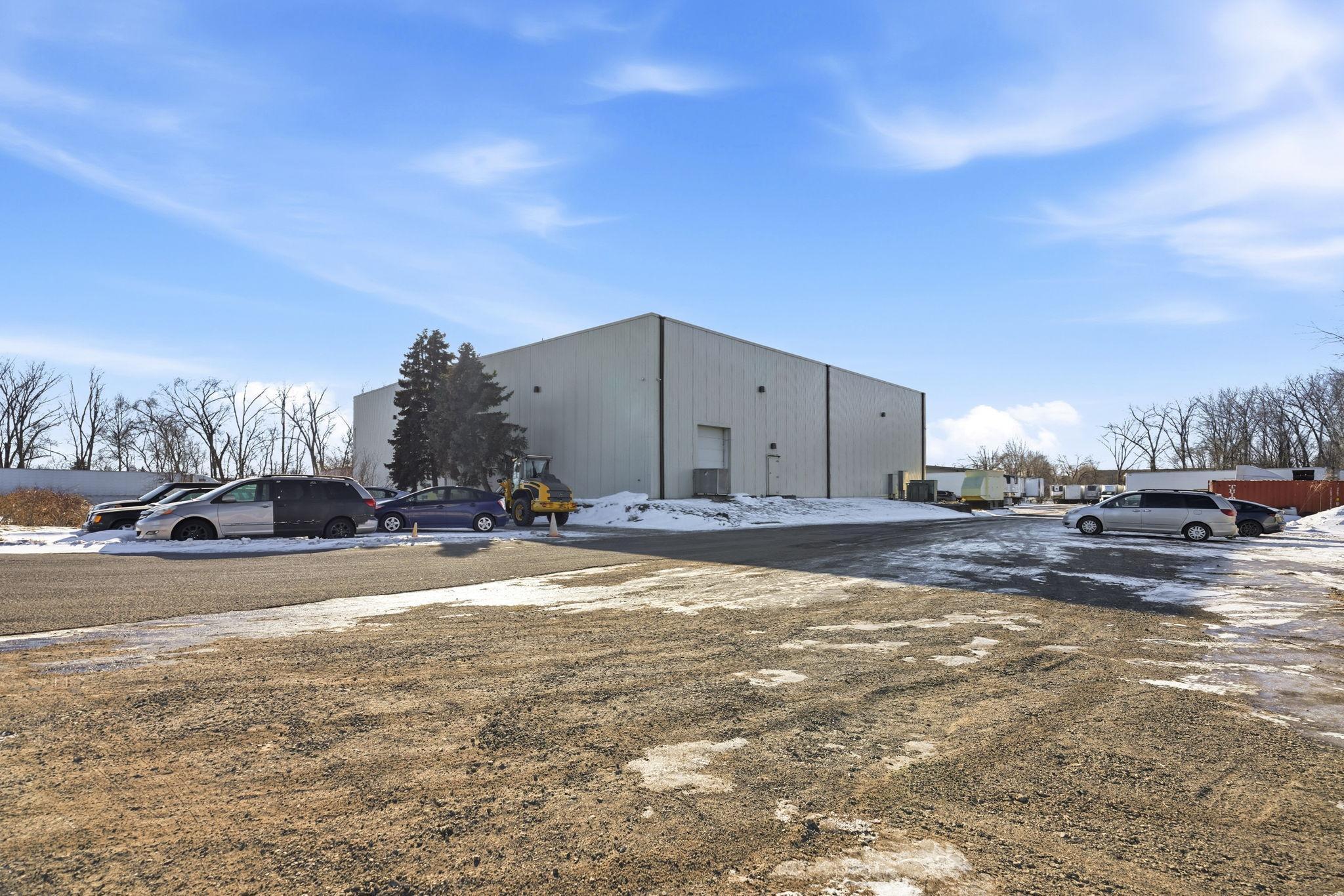 11-web-or-mls-8201 Hickory St NE-11.jpg