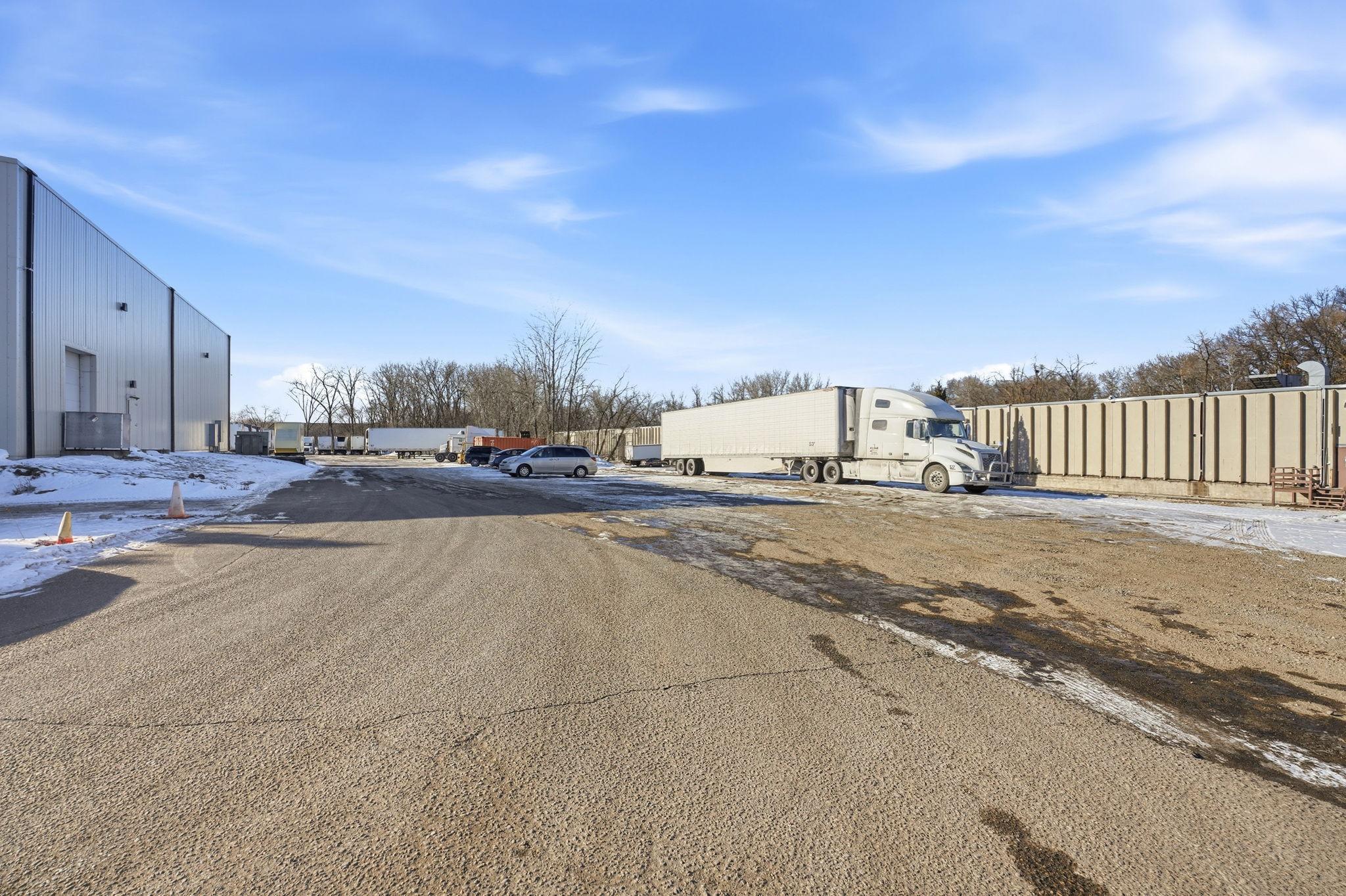 12-web-or-mls-8201 Hickory St NE-12.jpg