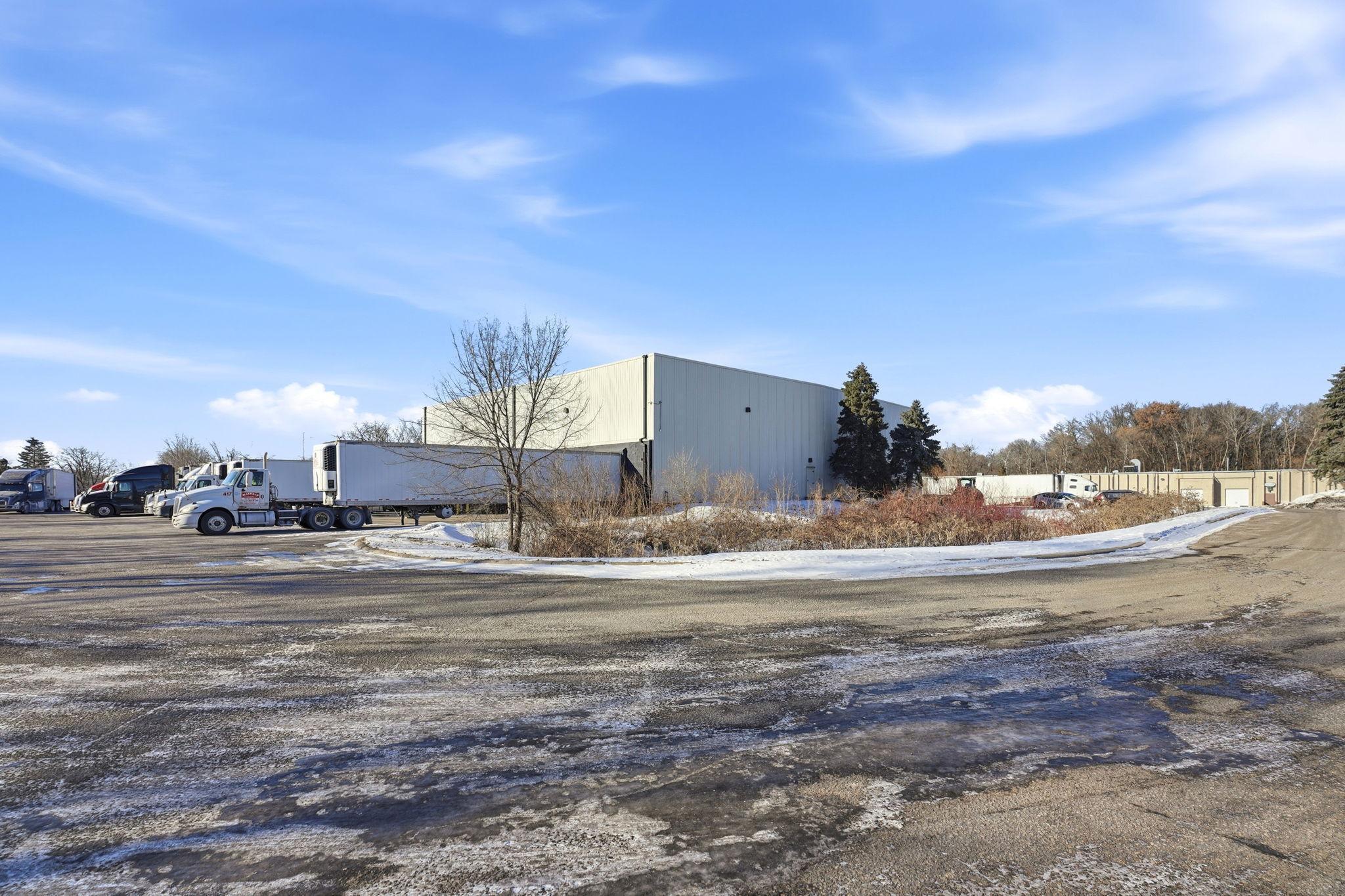 13-web-or-mls-8201 Hickory St NE-13.jpg