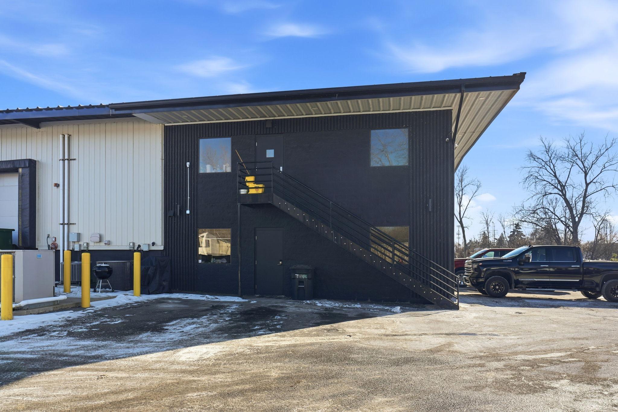 15-web-or-mls-8201 Hickory St NE-15.jpg