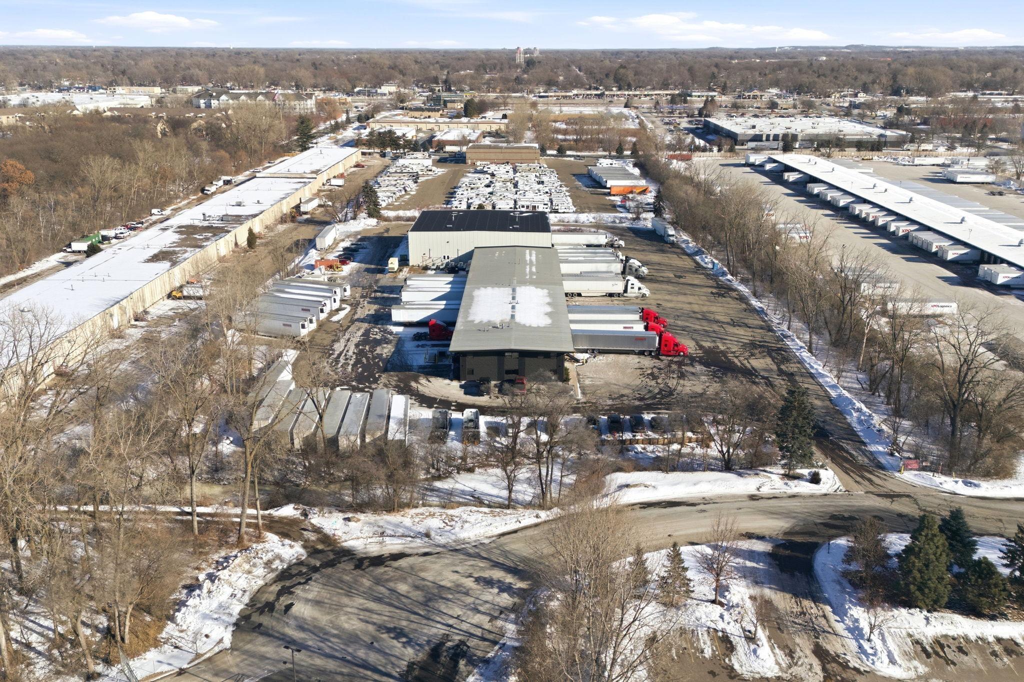 20-web-or-mls-8201 Hickory St NE-20.jpg