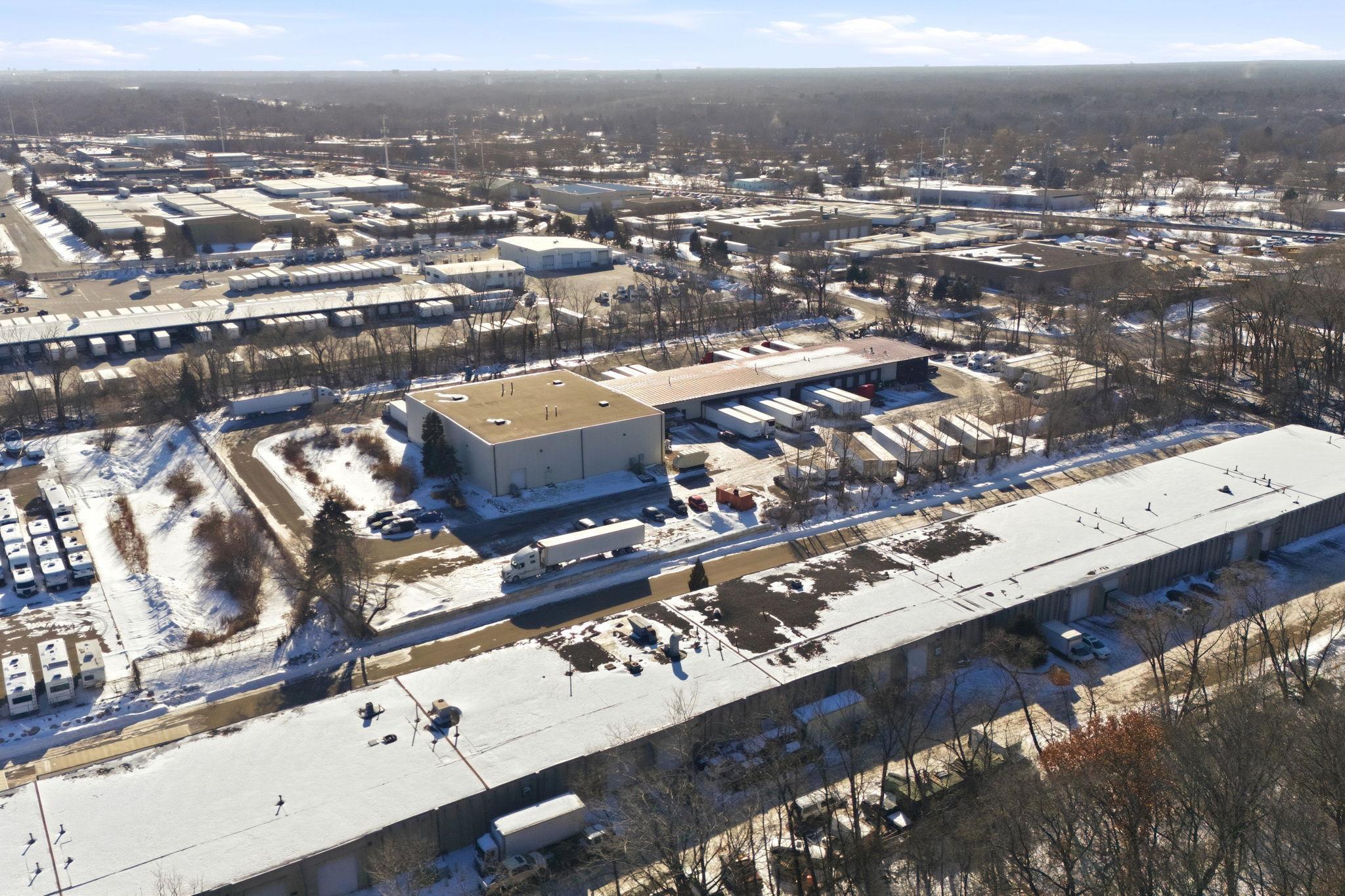 22-web-or-mls-8201 Hickory St NE-22.jpg