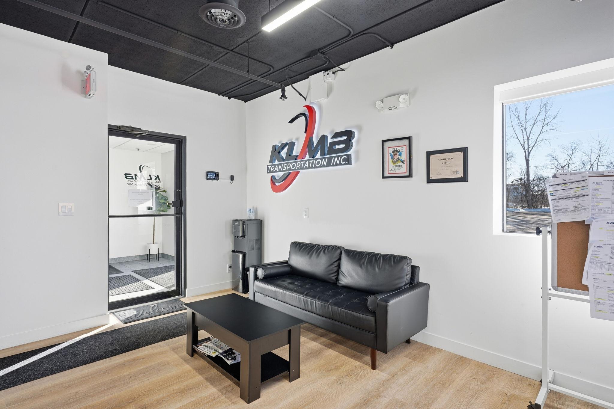 26-web-or-mls-8201 Hickory St NE-26.jpg