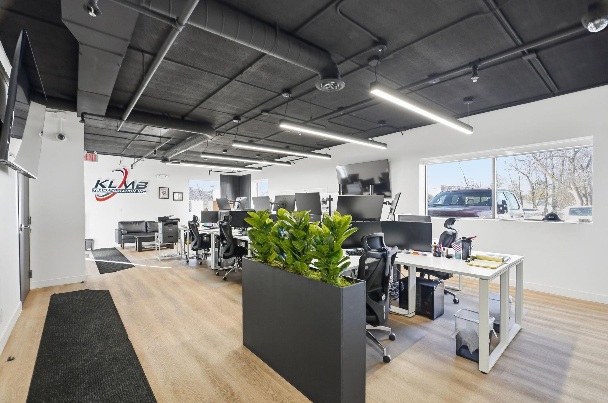 32-web-or-mls-8201 Hickory St NE-32.jpg