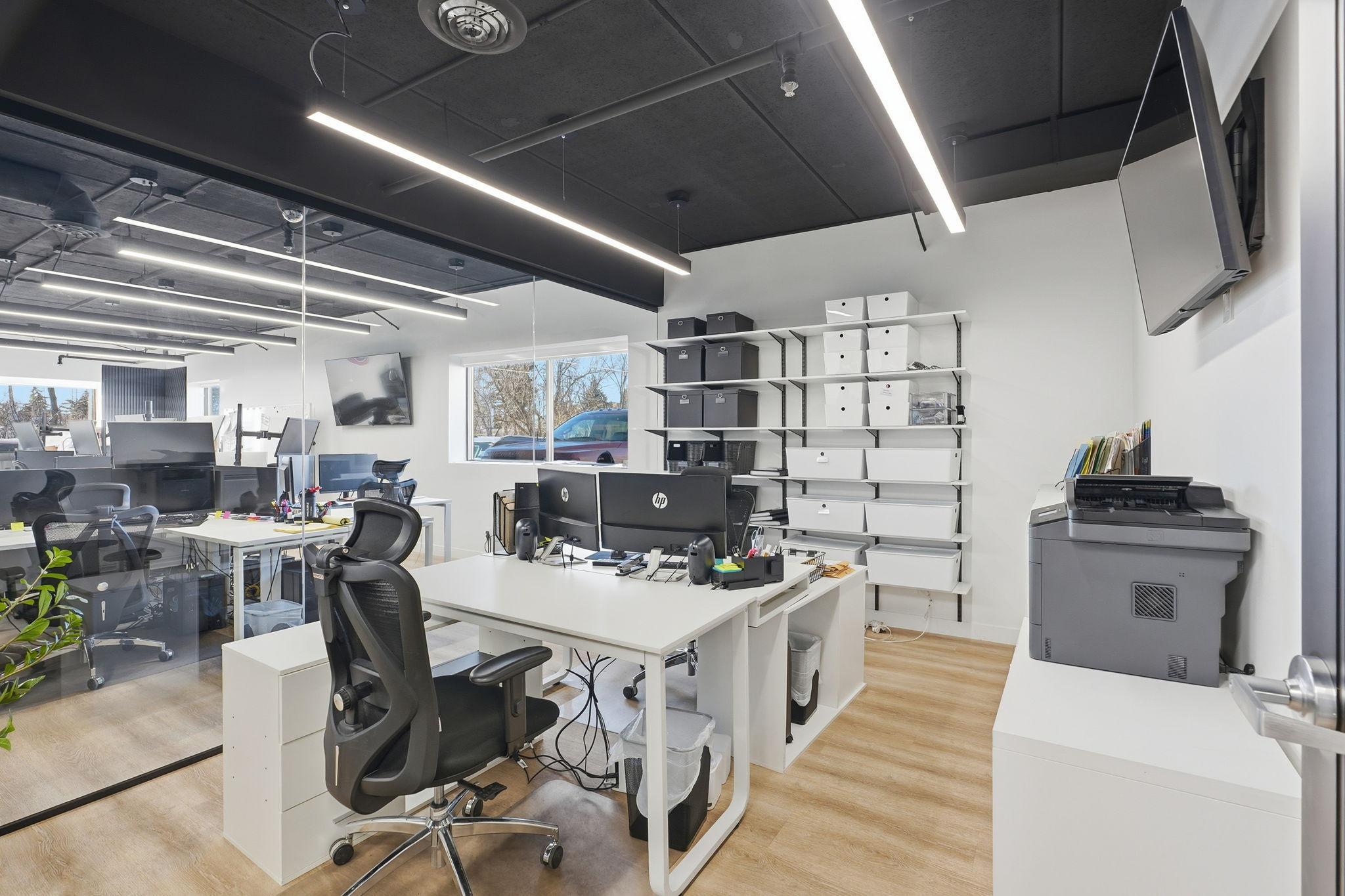 36-web-or-mls-8201 Hickory St NE-36.jpg