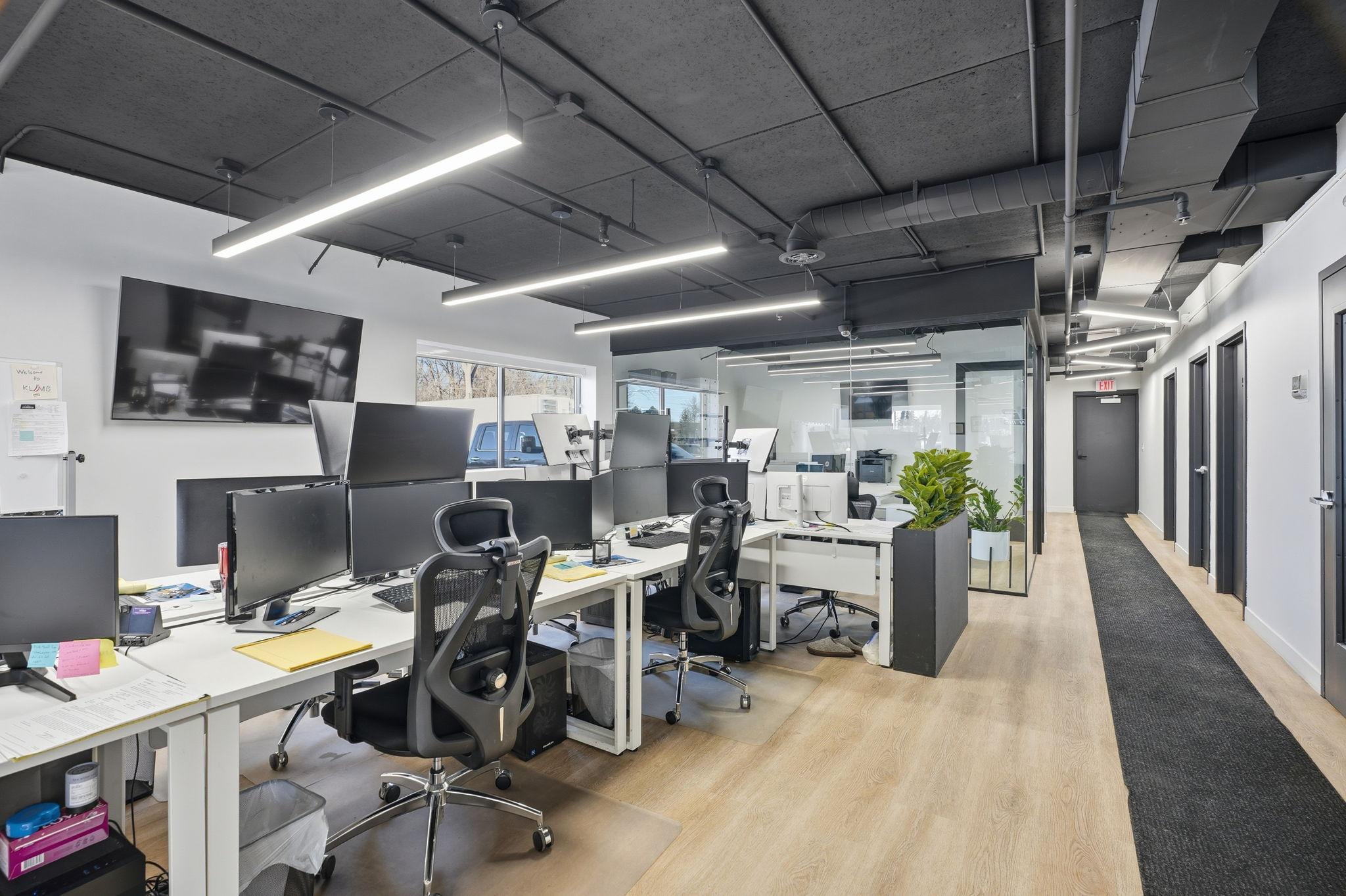 33-web-or-mls-8201 Hickory St NE-33.jpg