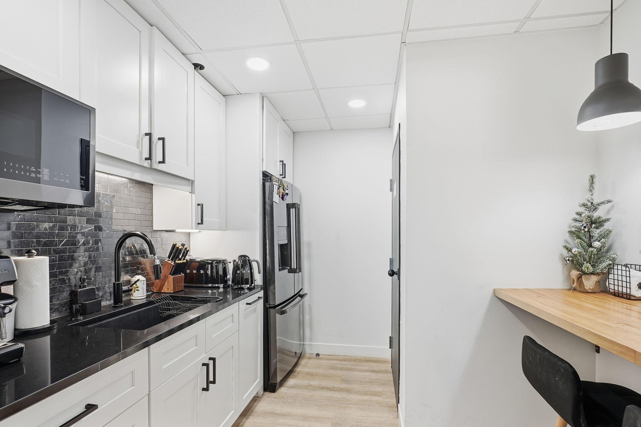 41-web-or-mls-8201 Hickory St NE-41.jpg