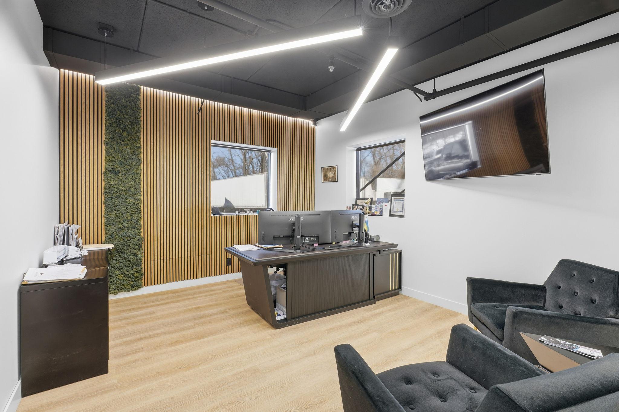 50-web-or-mls-8201 Hickory St NE-50.jpg