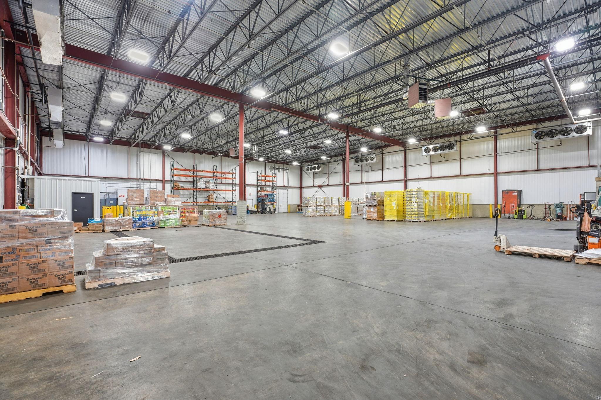 54-web-or-mls-8201 Hickory St NE-54.jpg