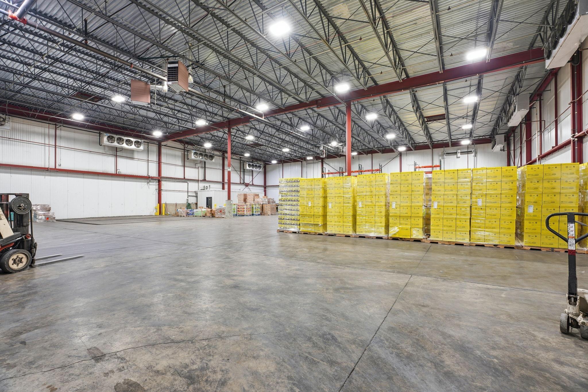 55-web-or-mls-8201 Hickory St NE-55.jpg