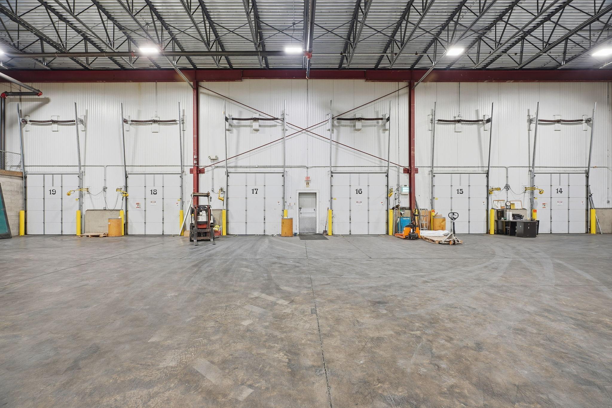 57-web-or-mls-8201 Hickory St NE-57.jpg