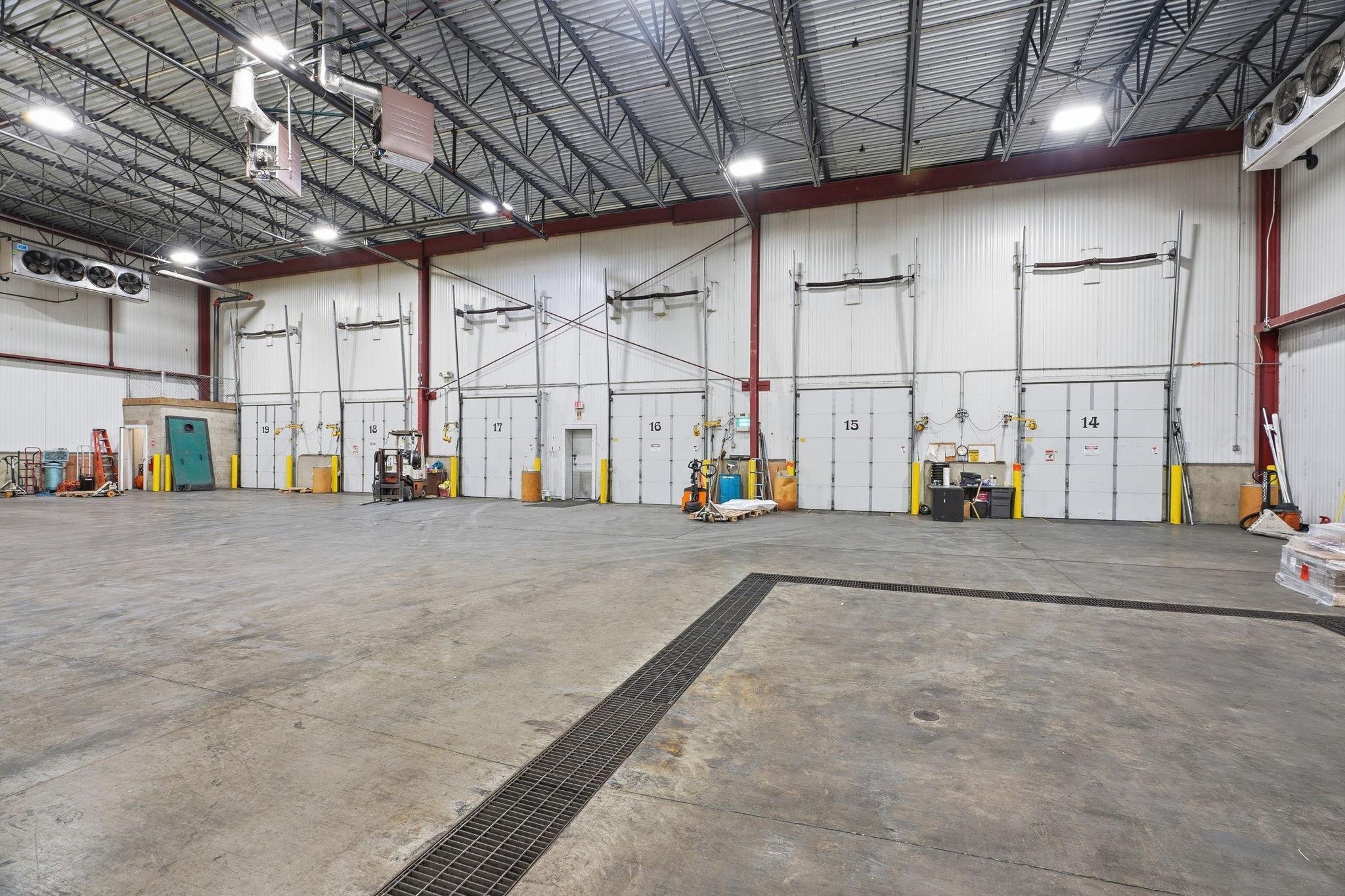 58-web-or-mls-8201 Hickory St NE-58.jpg