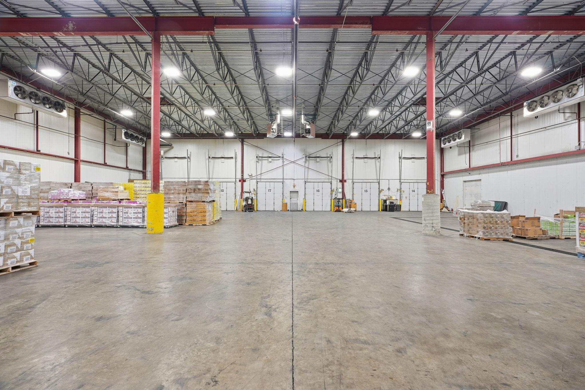 65-web-or-mls-8201 Hickory St NE-65.jpg