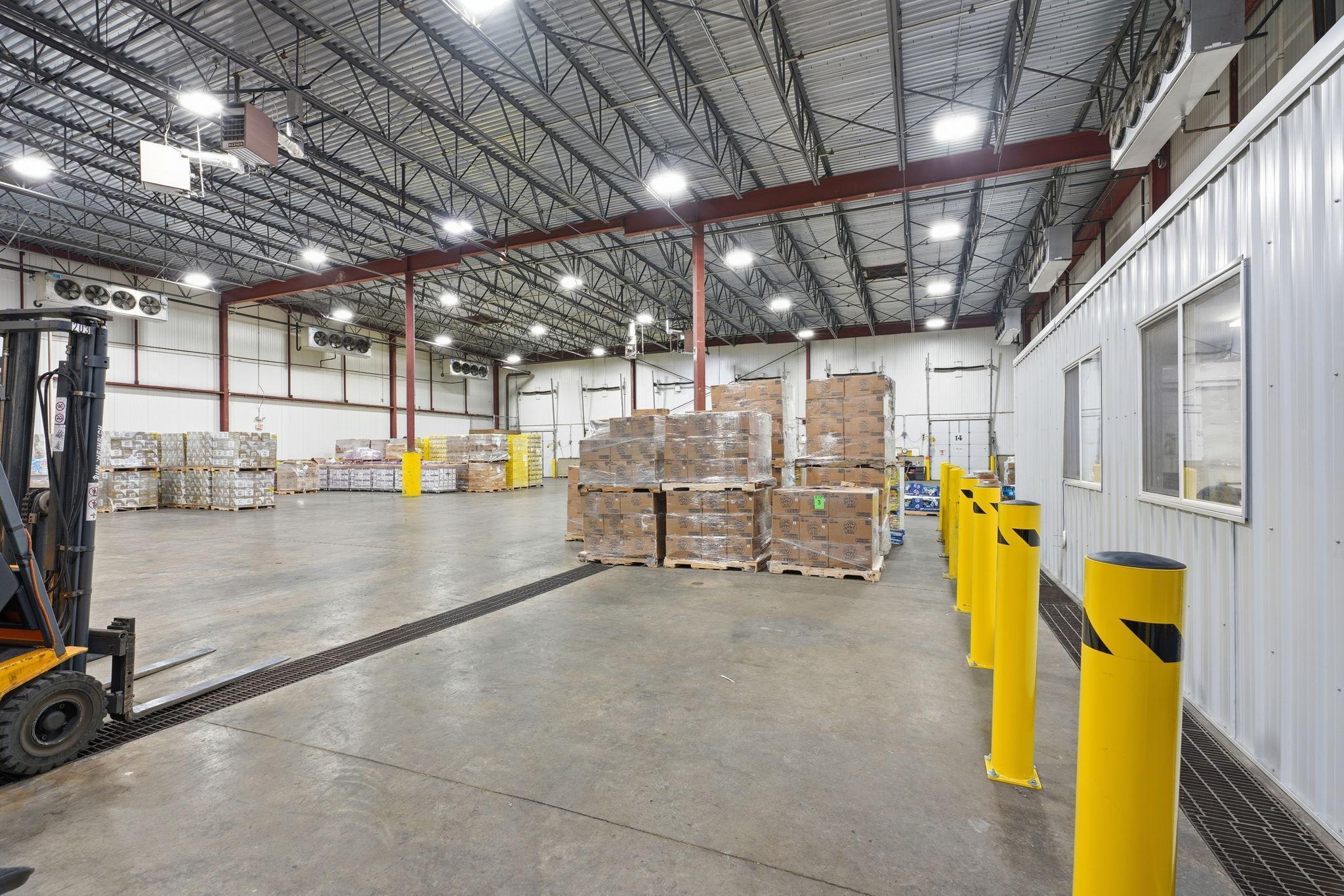 64-web-or-mls-8201 Hickory St NE-64.jpg