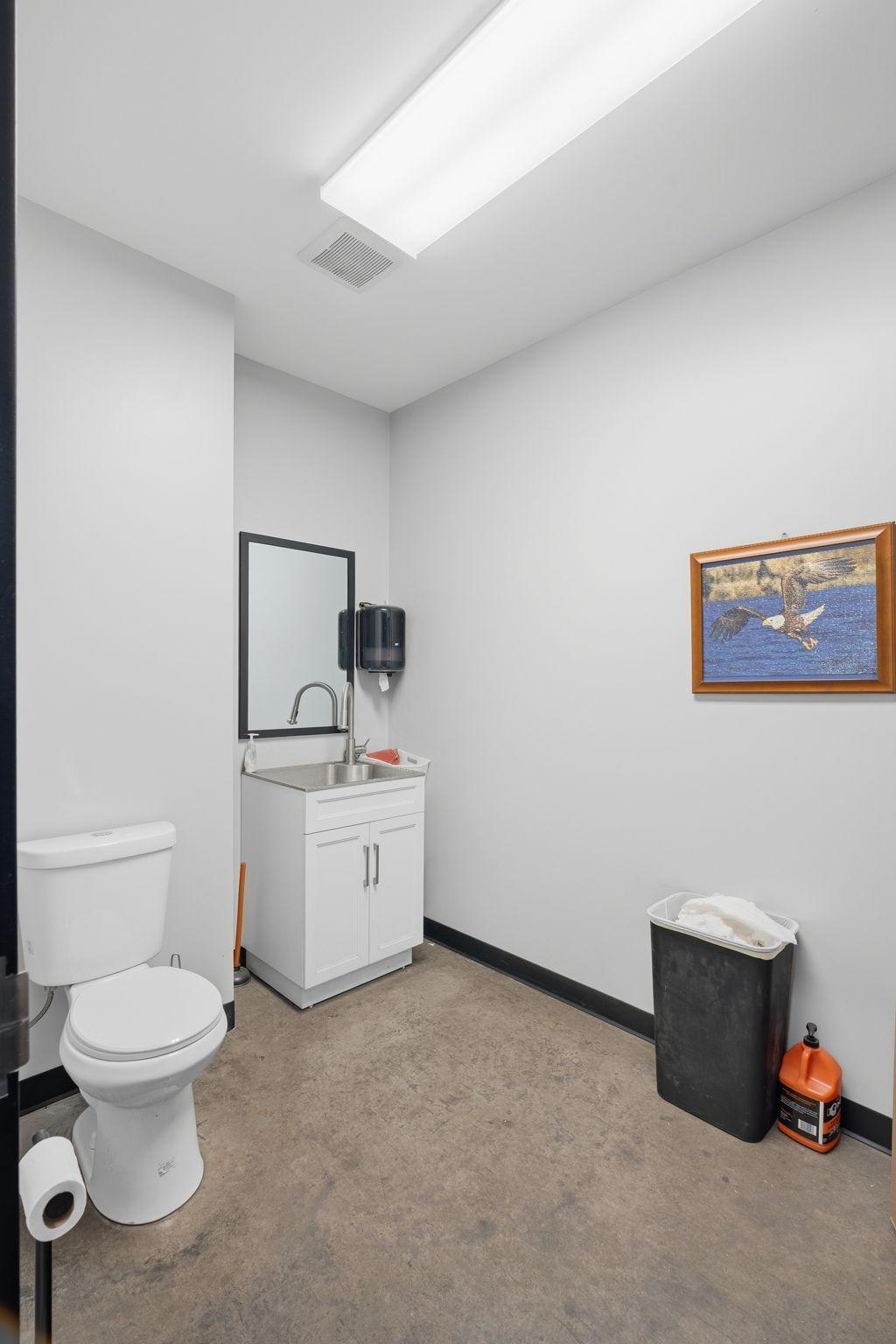 70-web-or-mls-8201 Hickory St NE-70.jpg