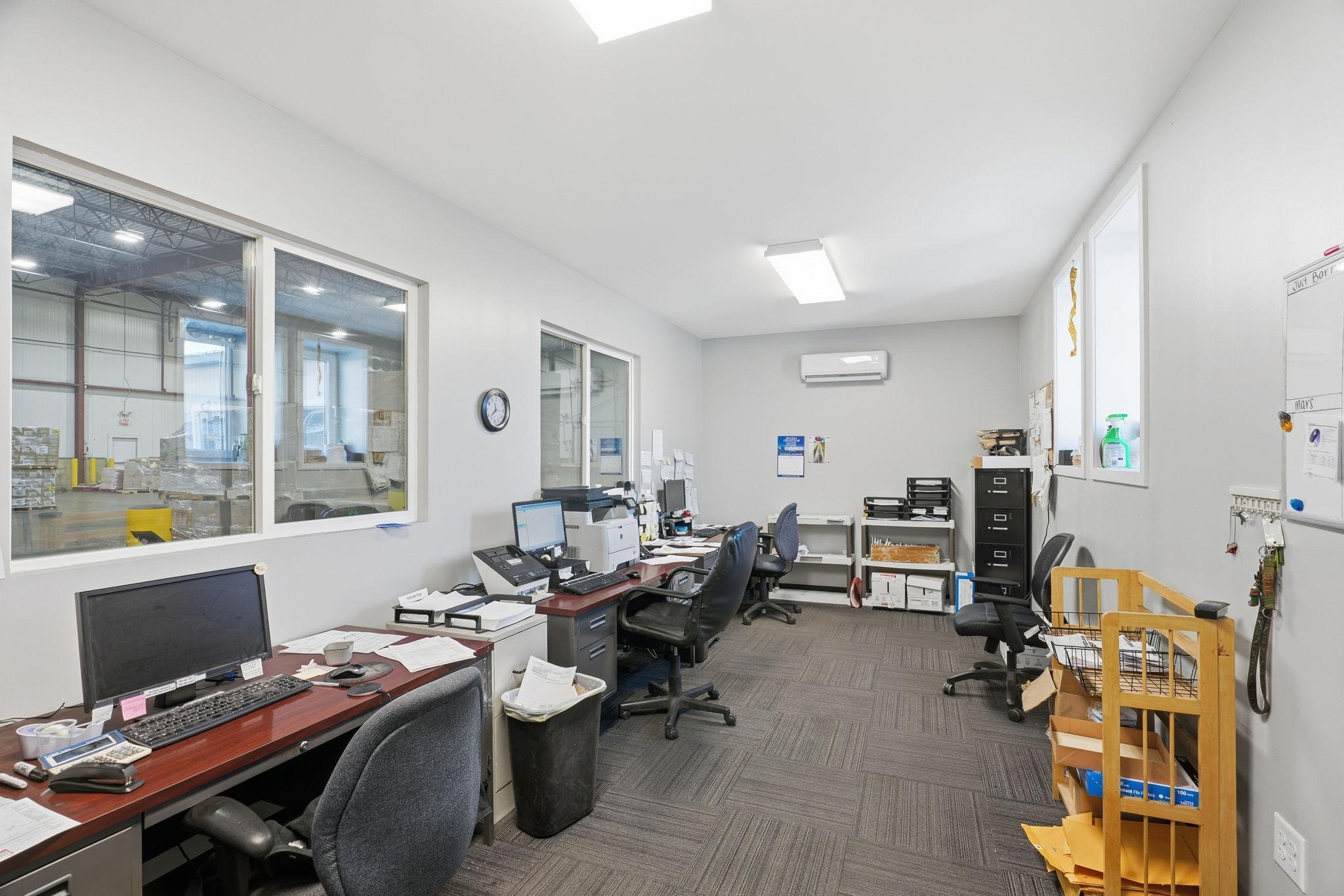 72-web-or-mls-8201 Hickory St NE-72.jpg