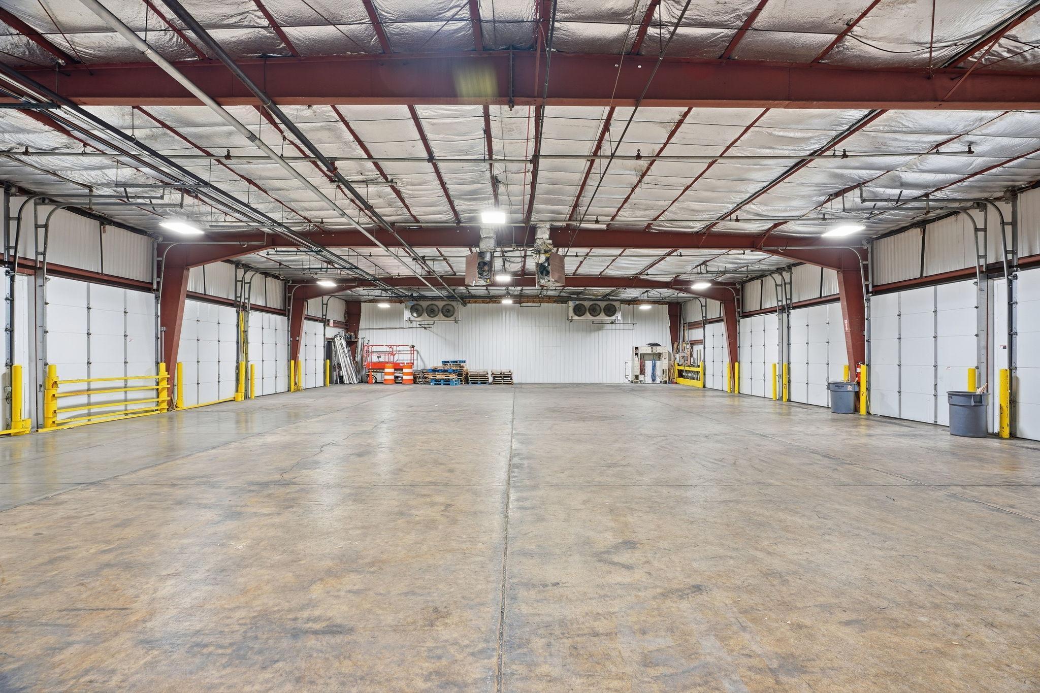 75-web-or-mls-8201 Hickory St NE-75.jpg