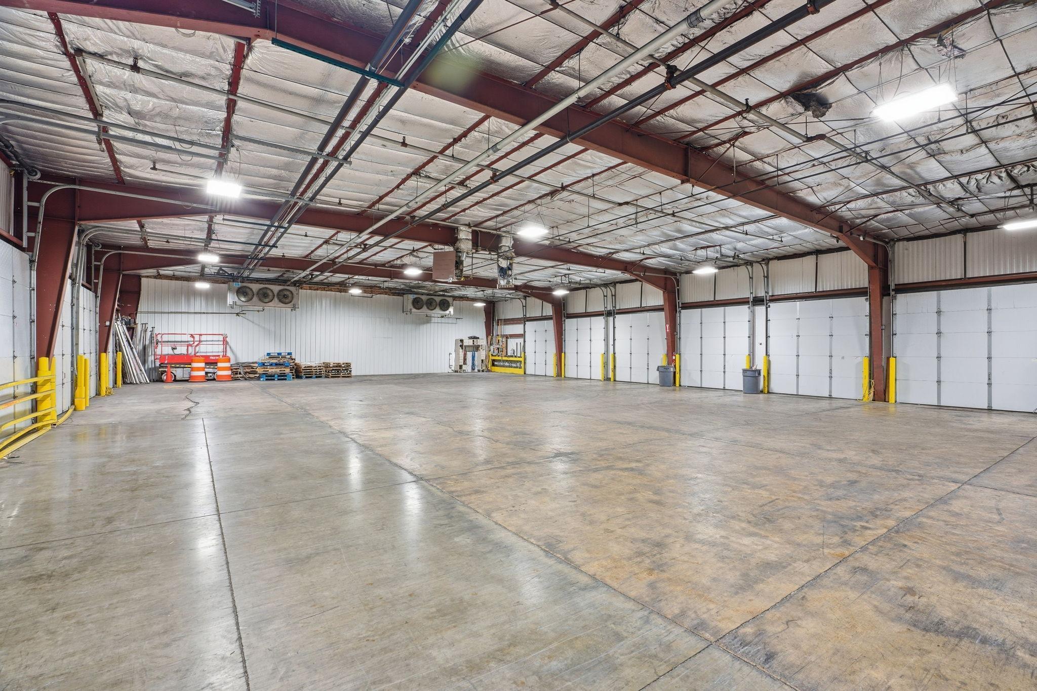 76-web-or-mls-8201 Hickory St NE-76.jpg