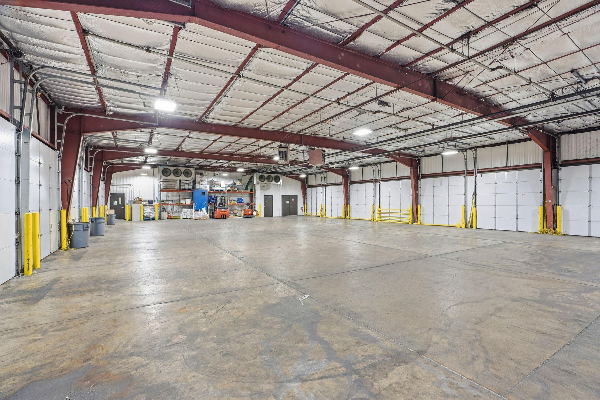 78-web-or-mls-8201 Hickory St NE-78.jpg