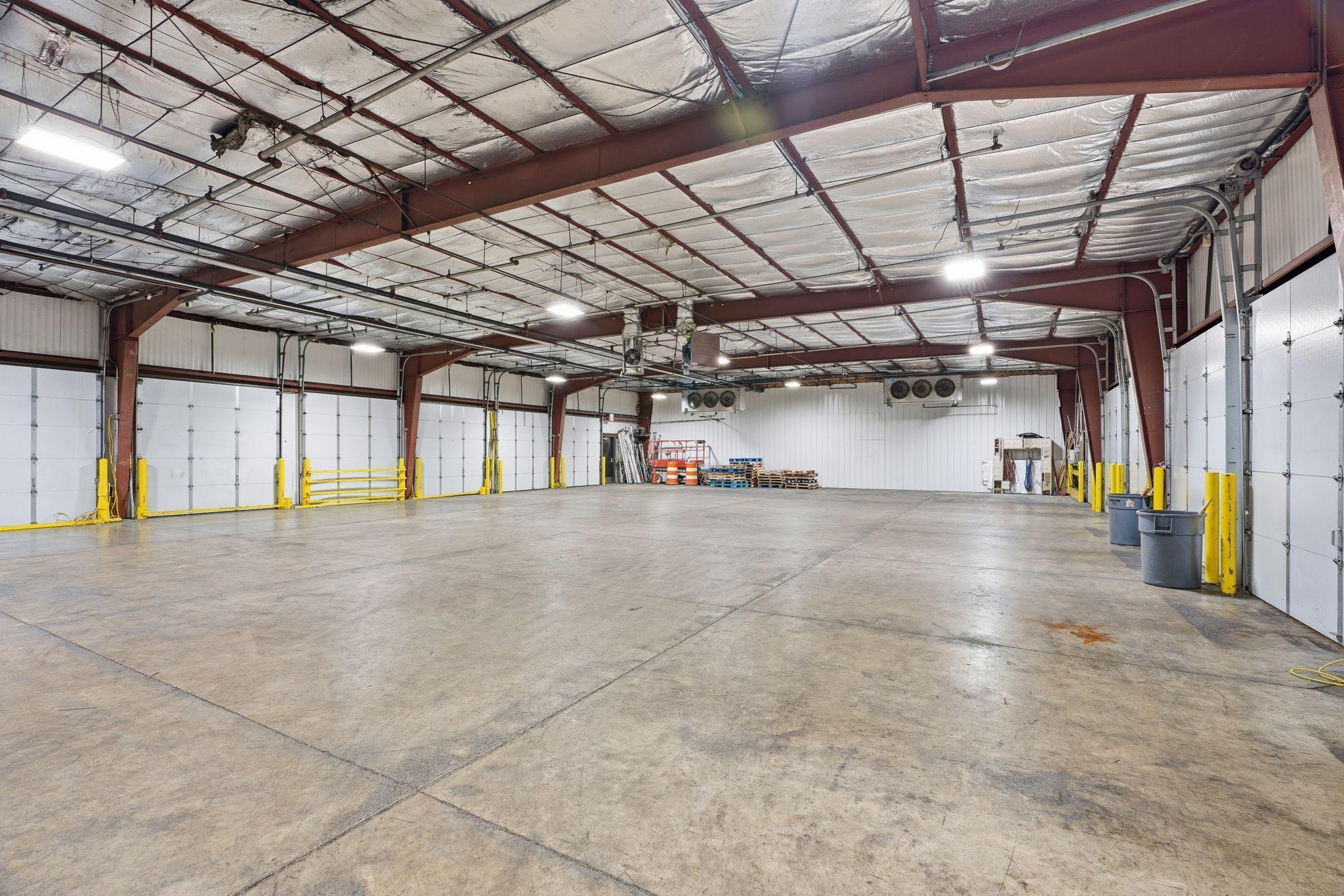 79-web-or-mls-8201 Hickory St NE-79.jpg