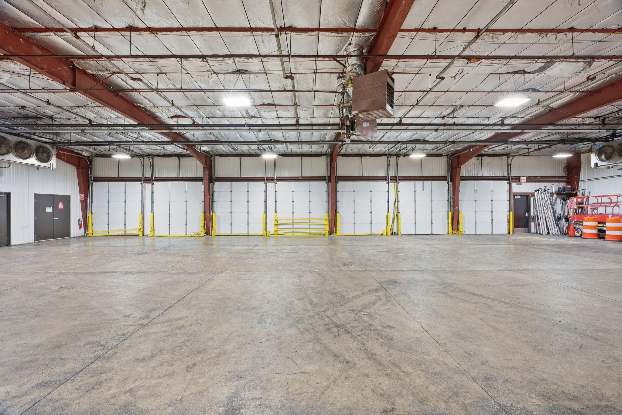 81-web-or-mls-8201 Hickory St NE-81.jpg