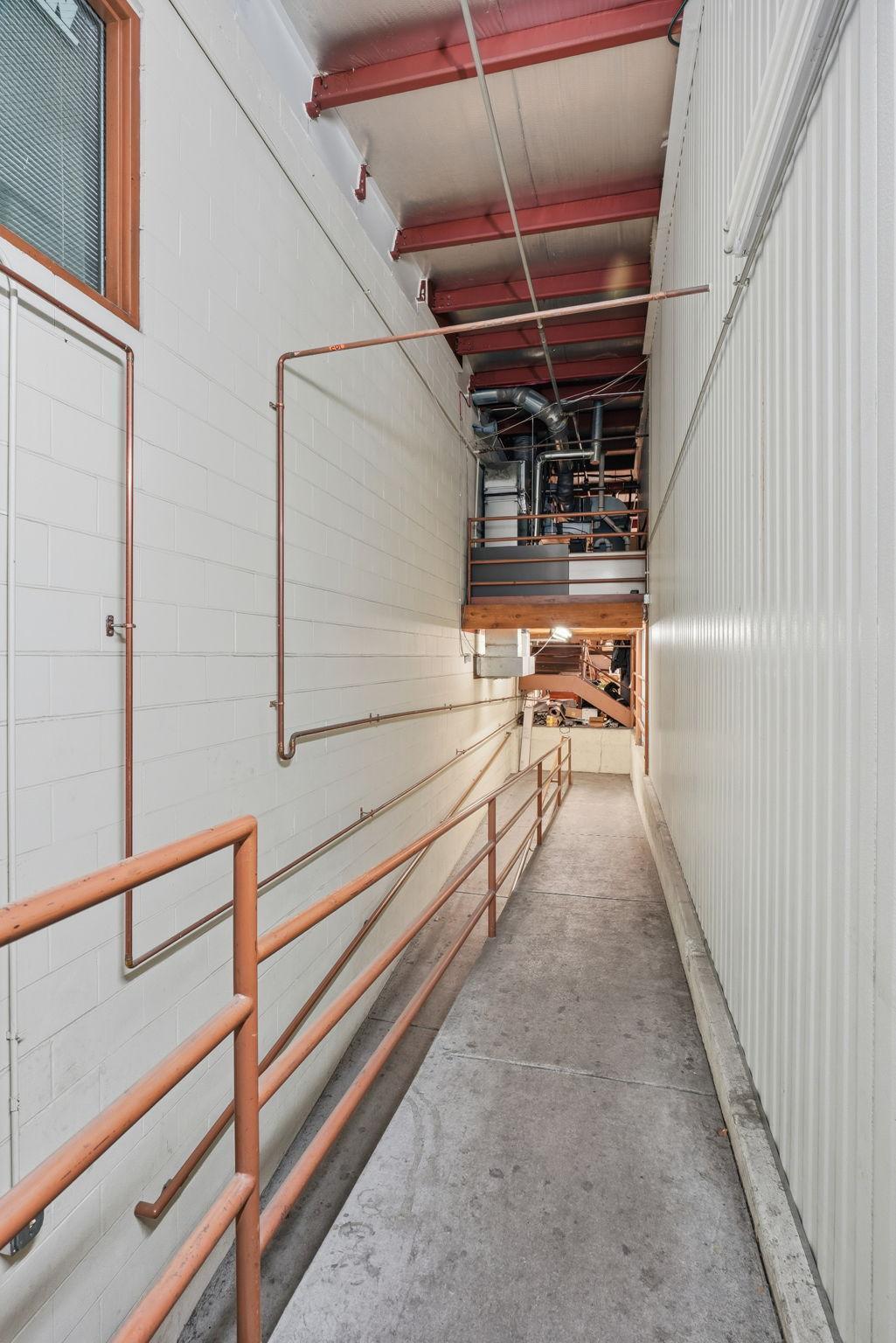 84-web-or-mls-8201 Hickory St NE-84.jpg