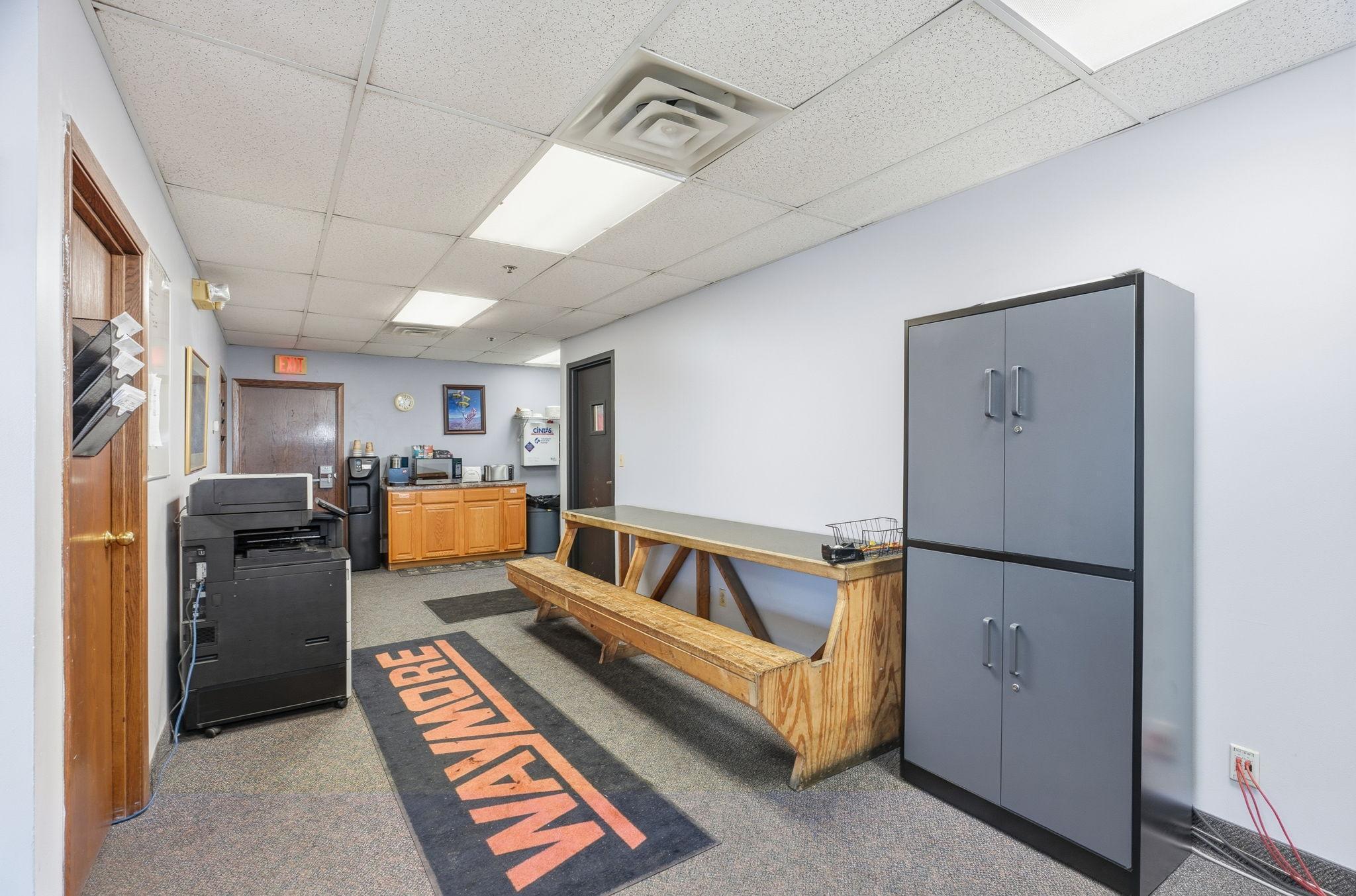 88-web-or-mls-8201 Hickory St NE-88.jpg