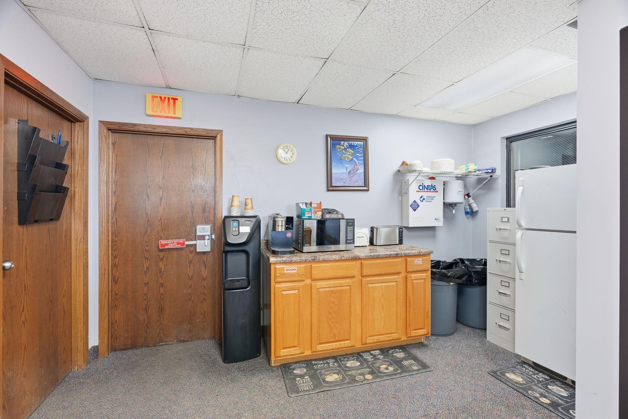 90-web-or-mls-8201 Hickory St NE-90.jpg