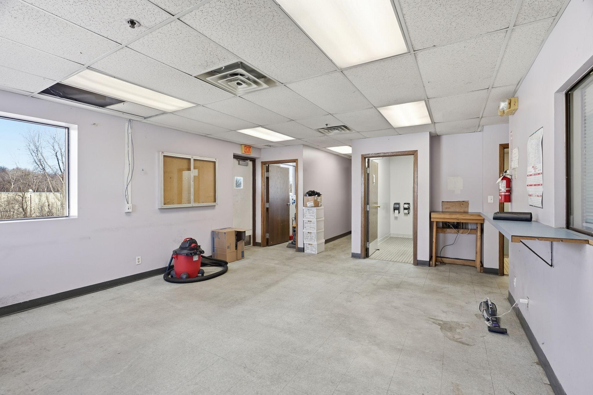 97-web-or-mls-8201 Hickory St NE-97.jpg