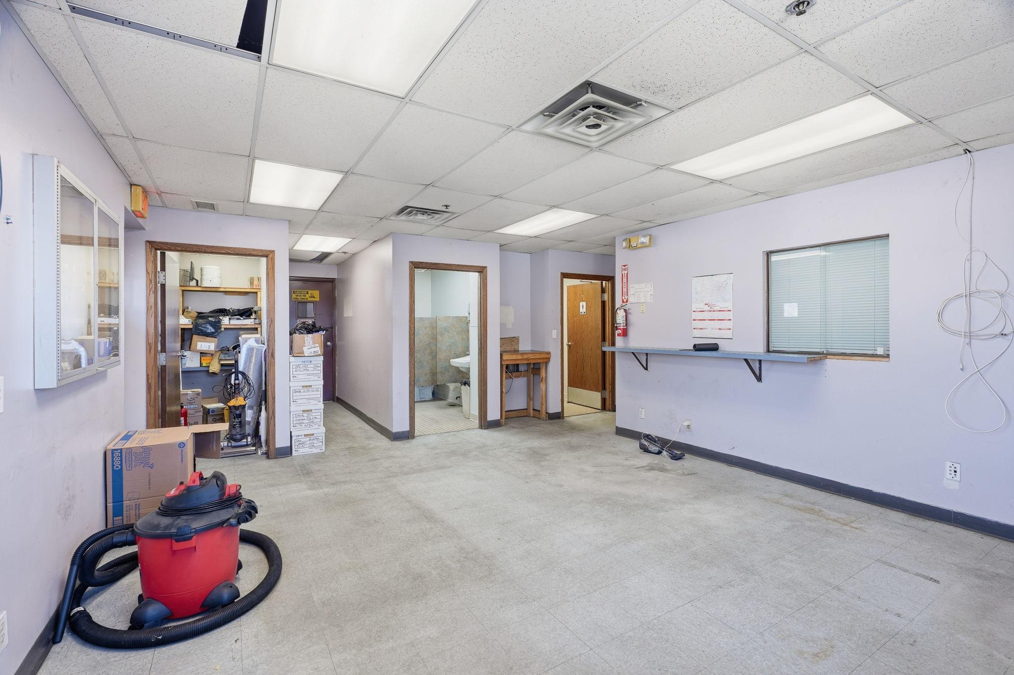 98-web-or-mls-8201 Hickory St NE-98.jpg