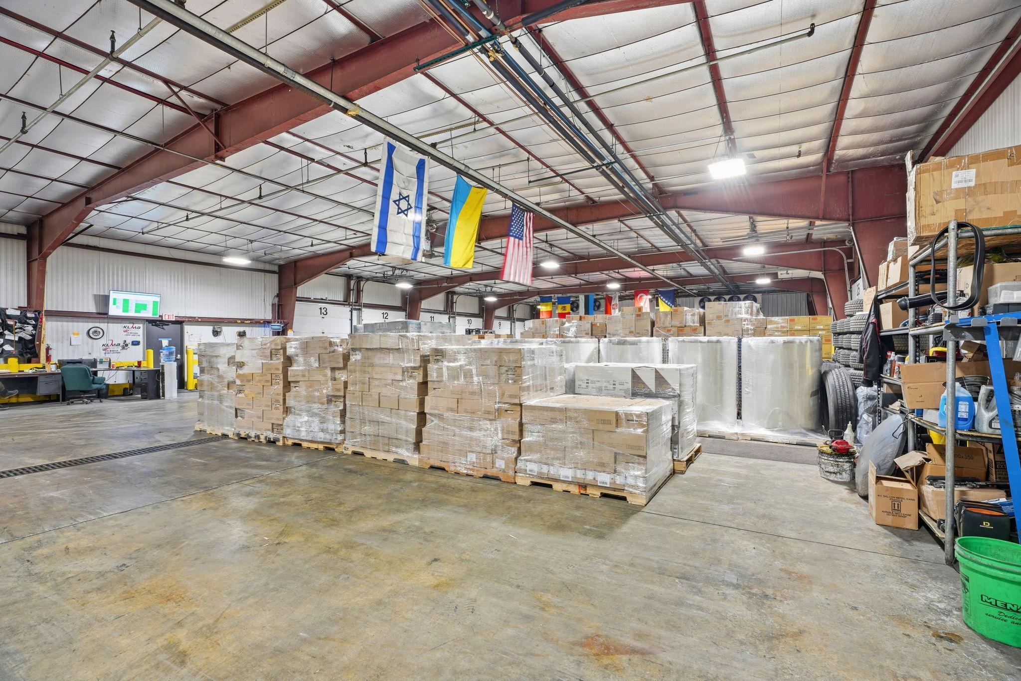 110-web-or-mls-8201 Hickory St NE-110.jpg