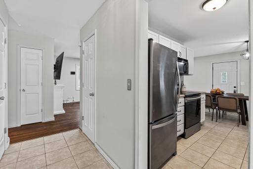3213 W Old Shakopee Road, Minneapolis, MN 55431