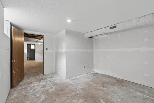 3213 W Old Shakopee Road, Minneapolis, MN 55431