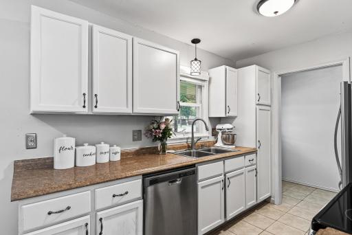 3213 W Old Shakopee Road, Minneapolis, MN 55431