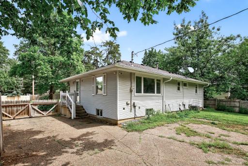 3213 W Old Shakopee Road, Minneapolis, MN 55431