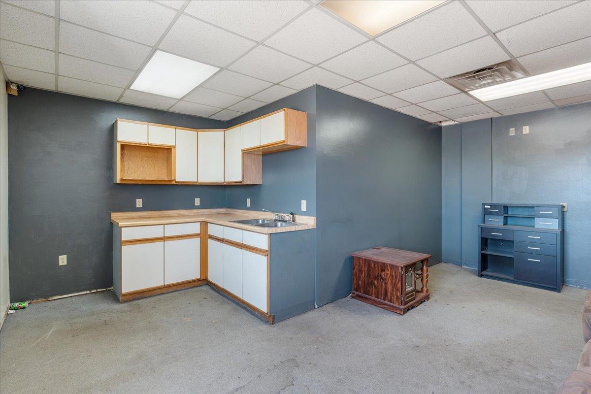 14-Kitchen.jpg